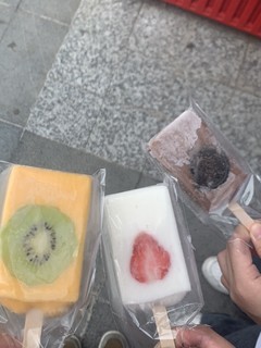 千层雪冰淇淋包装鼓起