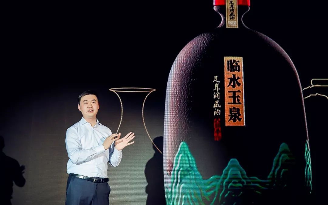 42度临水玉泉木盒包装