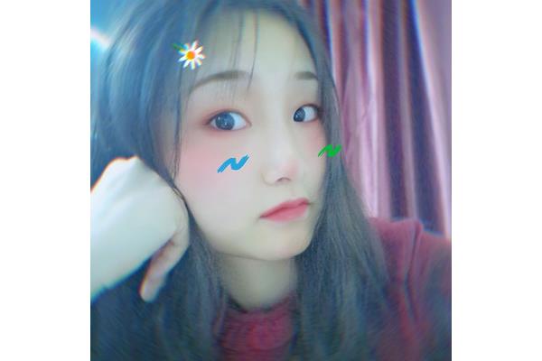 雅漾喷雾有人脸的包装