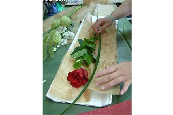 玫瑰花包装拆不拆