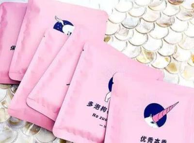 卫生巾粉红色的内包装