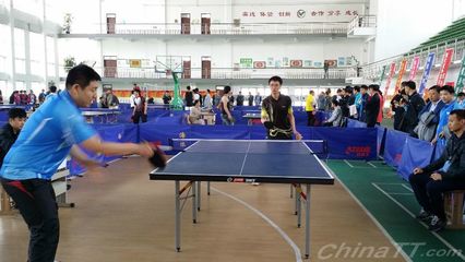 蓝色包装的小糖