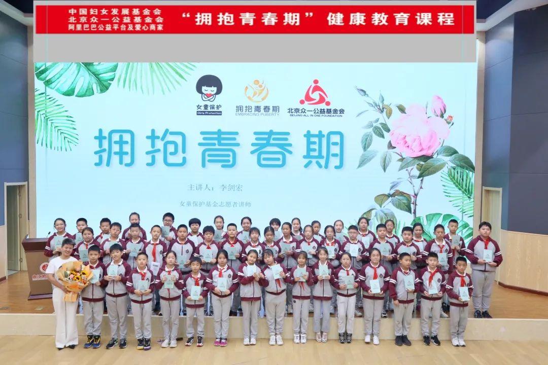 有爱心包装的卫生巾