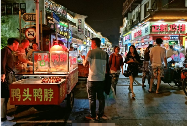 鸭头鸭脖摆摊广告设计