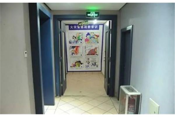 商场防火门广告设计